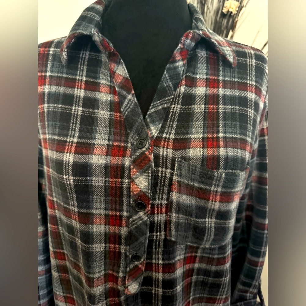 Katie Park comfy chic Loggin look flannel shirt for women in size small - Picture 7 of 11